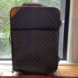 Vintage Louis Vuitton pégase rolling suitcase, carry-on luggage